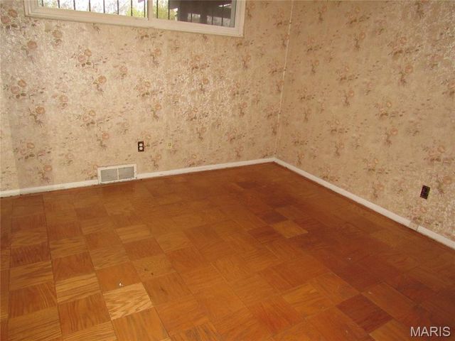 42 Harneywold Drive, St Louis, MO 63136