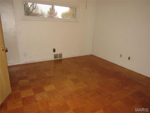 42 Harneywold Drive, St Louis, MO 63136