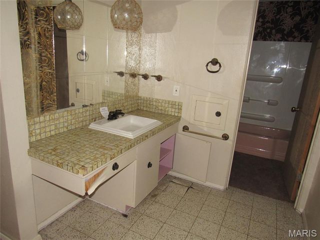 42 Harneywold Drive, St Louis, MO 63136