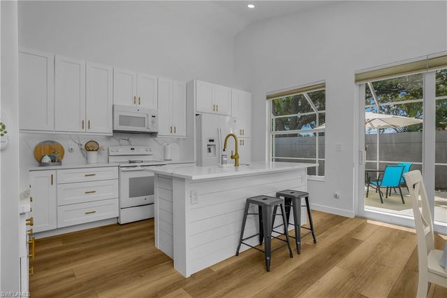 120 Livermore LN, Naples, FL 34119