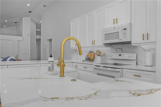 120 Livermore LN, Naples, FL 34119