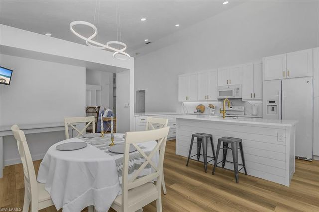 120 Livermore LN, Naples, FL 34119