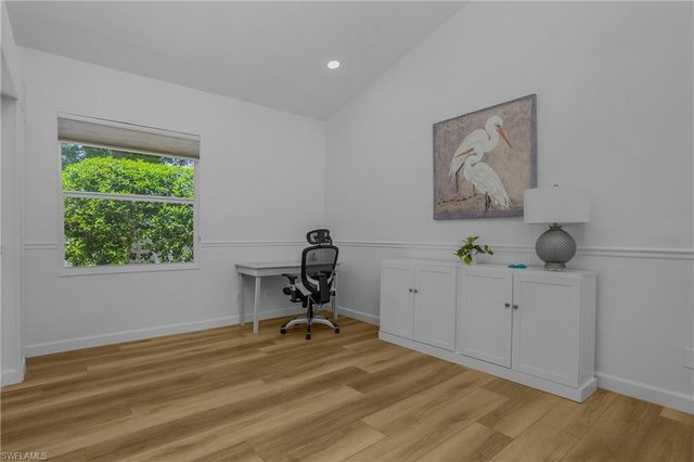 120 Livermore LN, Naples, FL 34119