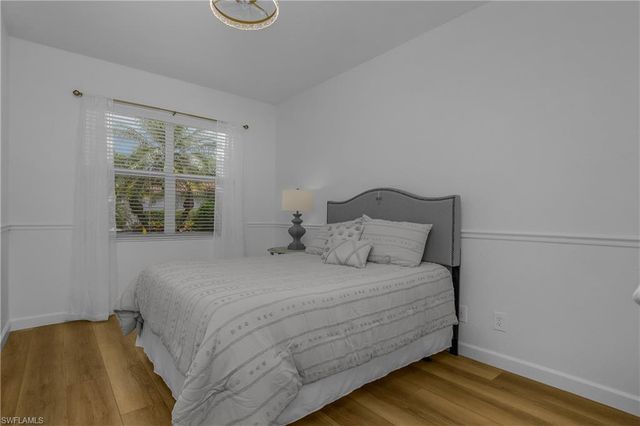 120 Livermore LN, Naples, FL 34119