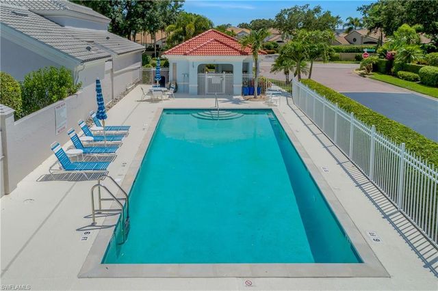 120 Livermore LN, Naples, FL 34119