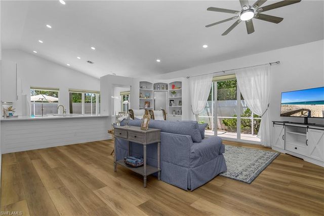 120 Livermore LN, Naples, FL 34119