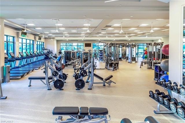 120 Livermore LN, Naples, FL 34119