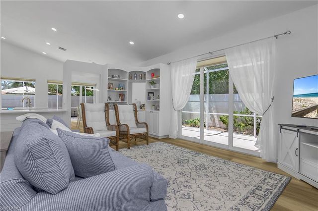 120 Livermore LN, Naples, FL 34119