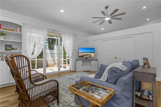120 Livermore LN, Naples, FL 34119