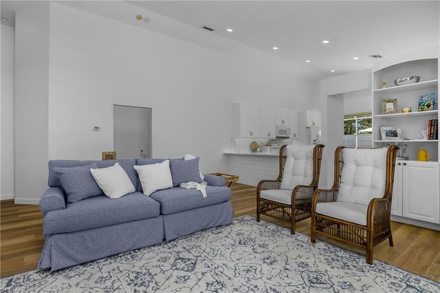 120 Livermore LN, Naples, FL 34119