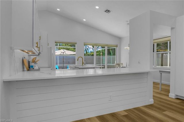 120 Livermore LN, Naples, FL 34119