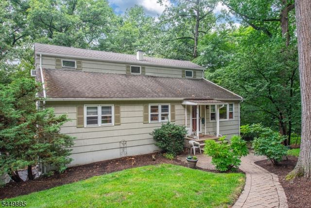 16 Pennsylvania Ave, Montvale Boro, NJ 07645