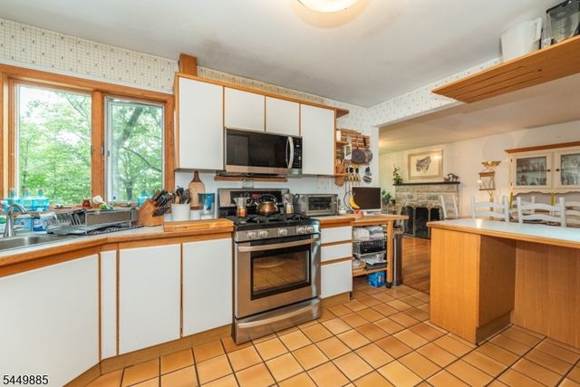 16 Pennsylvania Ave, Montvale Boro, NJ 07645