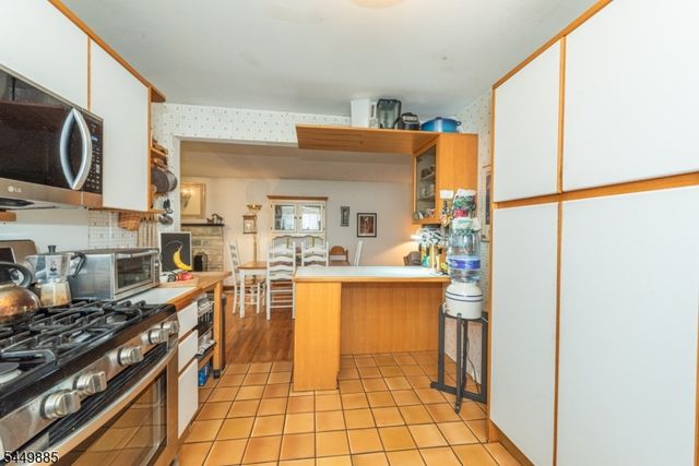 16 Pennsylvania Ave, Montvale Boro, NJ 07645