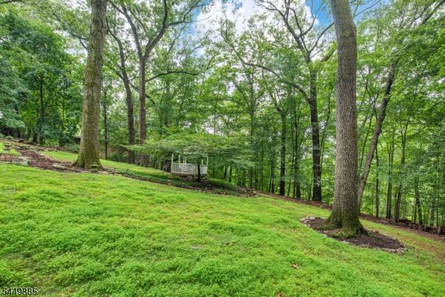 16 Pennsylvania Ave, Montvale Boro, NJ 07645