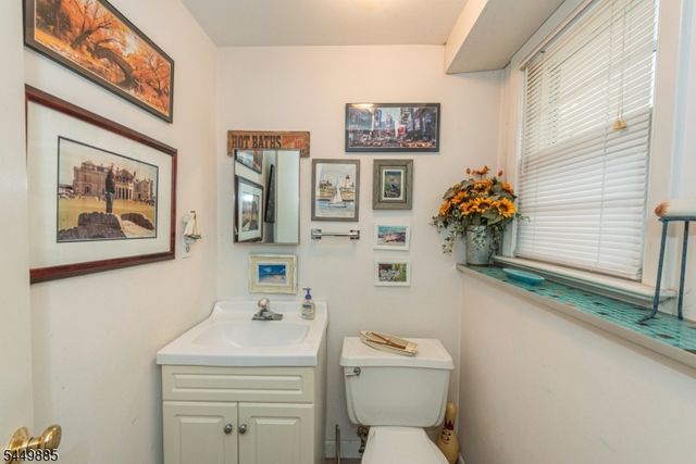 16 Pennsylvania Ave, Montvale Boro, NJ 07645