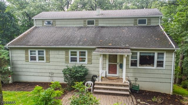 16 Pennsylvania Ave, Montvale Boro, NJ 07645