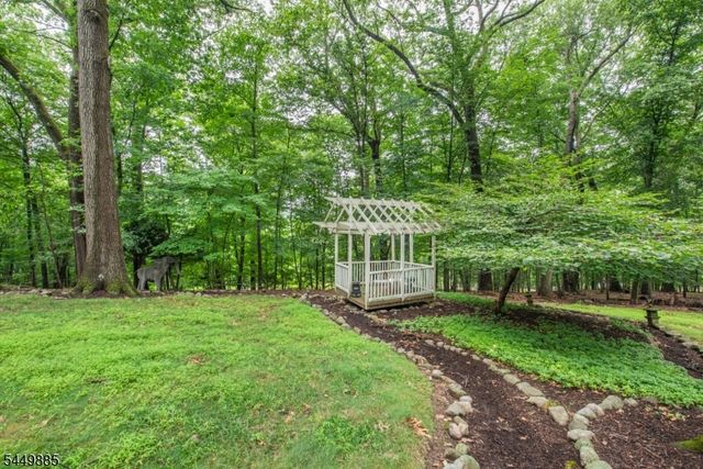16 Pennsylvania Ave, Montvale Boro, NJ 07645