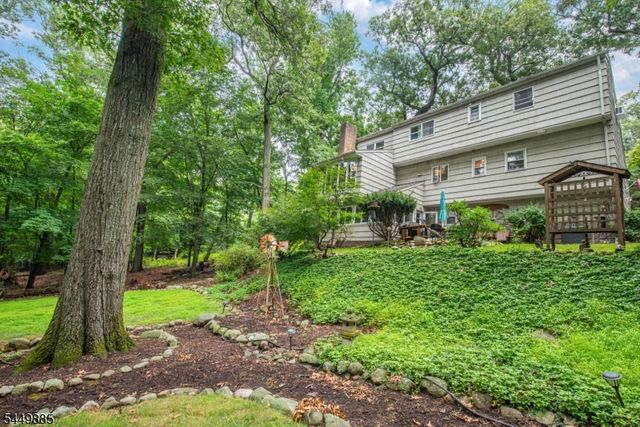 16 Pennsylvania Ave, Montvale Boro, NJ 07645