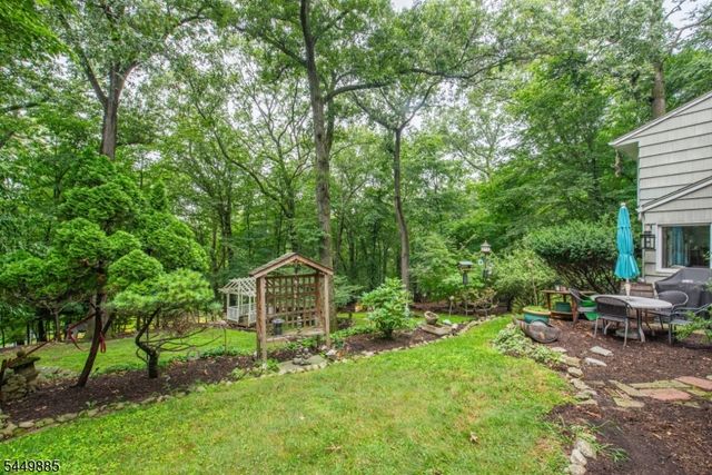 16 Pennsylvania Ave, Montvale Boro, NJ 07645