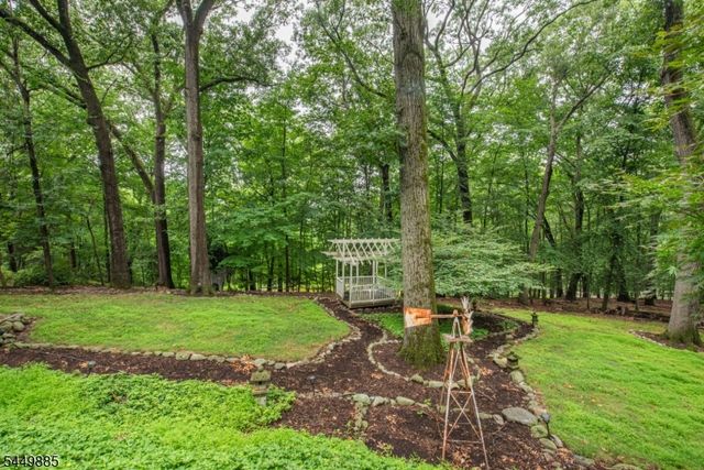 16 Pennsylvania Ave, Montvale Boro, NJ 07645