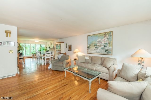 16 Pennsylvania Ave, Montvale Boro, NJ 07645