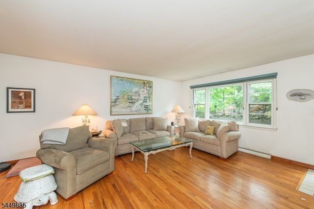 16 Pennsylvania Ave, Montvale Boro, NJ 07645