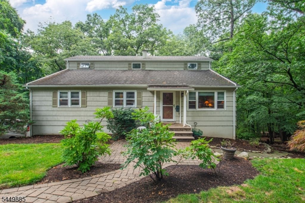 16 Pennsylvania Ave, Montvale Boro, NJ 07645
