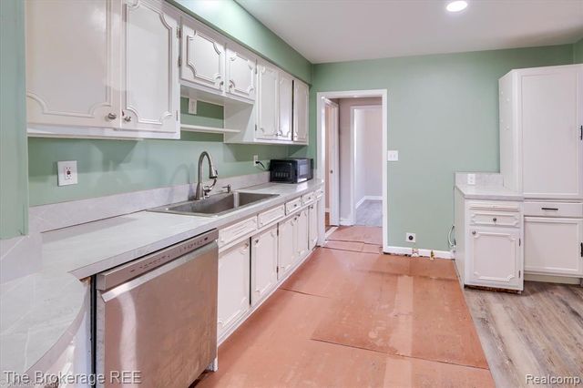 1335 Allen Street, Burton, MI 48529