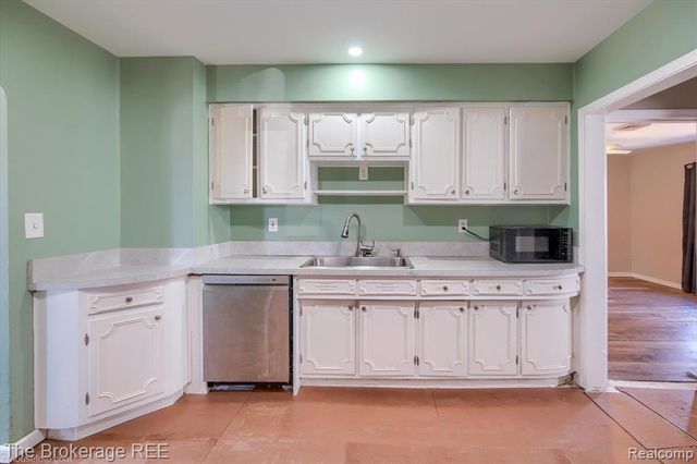 1335 Allen Street, Burton, MI 48529