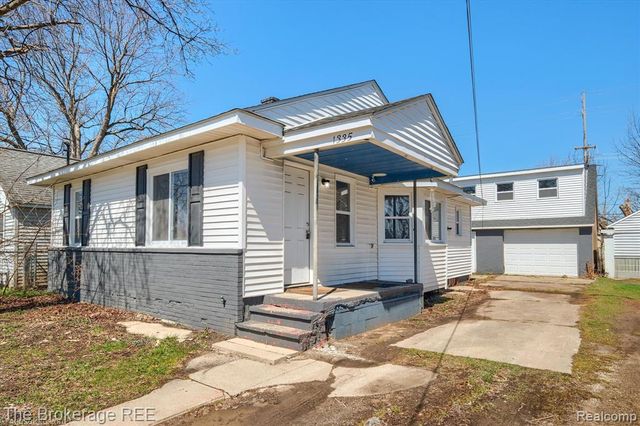 1335 Allen Street, Burton, MI 48529
