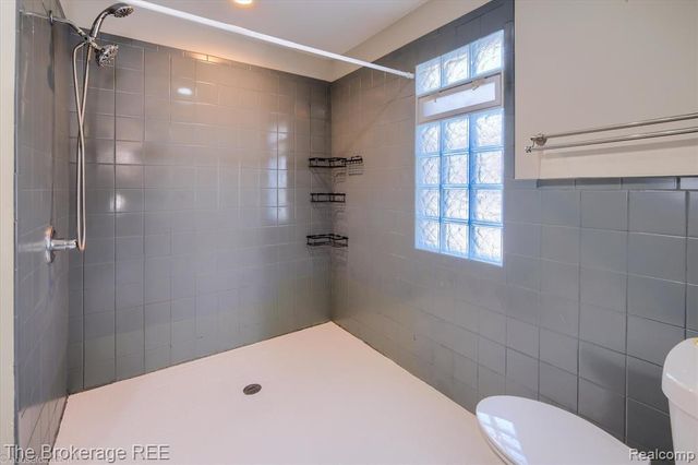 1335 Allen Street, Burton, MI 48529