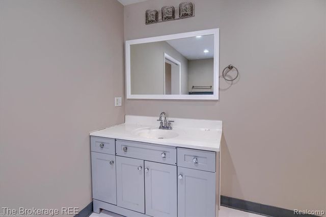 1335 Allen Street, Burton, MI 48529