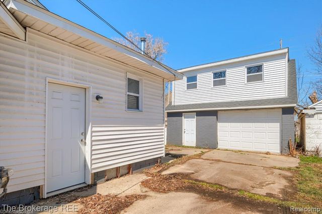 1335 Allen Street, Burton, MI 48529