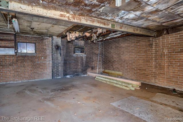 1335 Allen Street, Burton, MI 48529