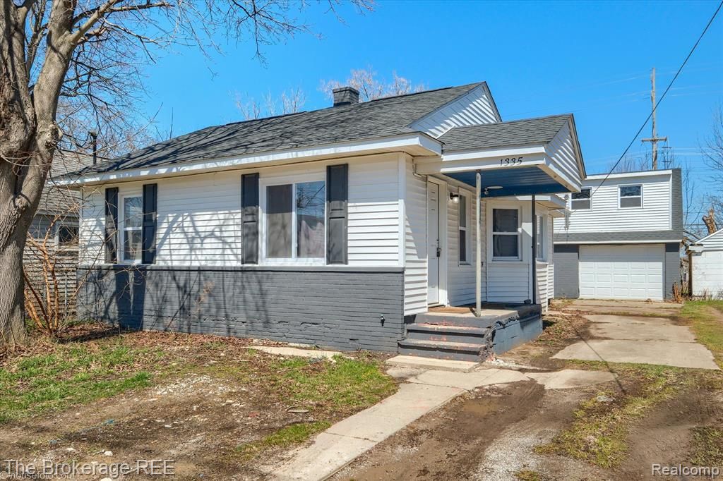 1335 Allen Street, Burton, MI 48529