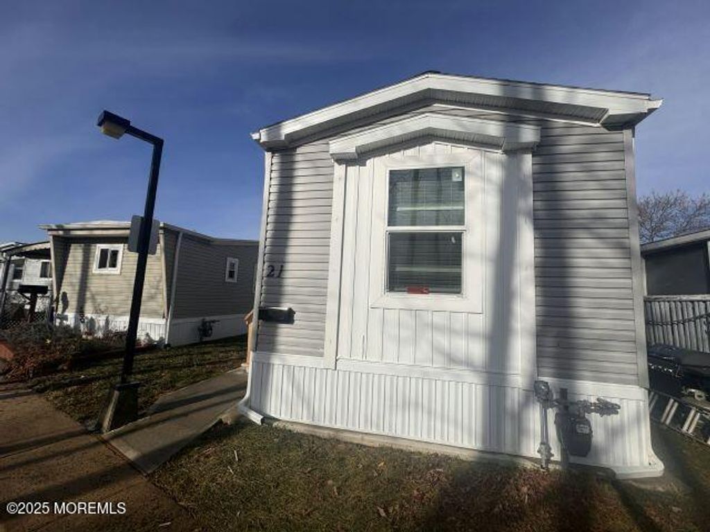 21 Gary Avenue, Hazlet, NJ 07730