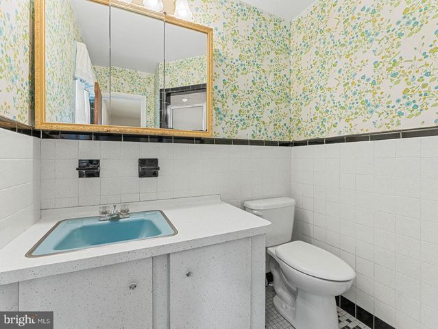 1280 LANCASTER AVE, Berwyn, PA 19312