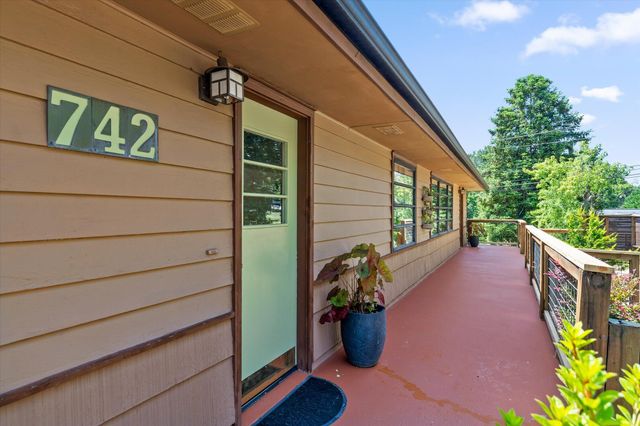 742 S Germantown Circle, Chattanooga, TN 37412