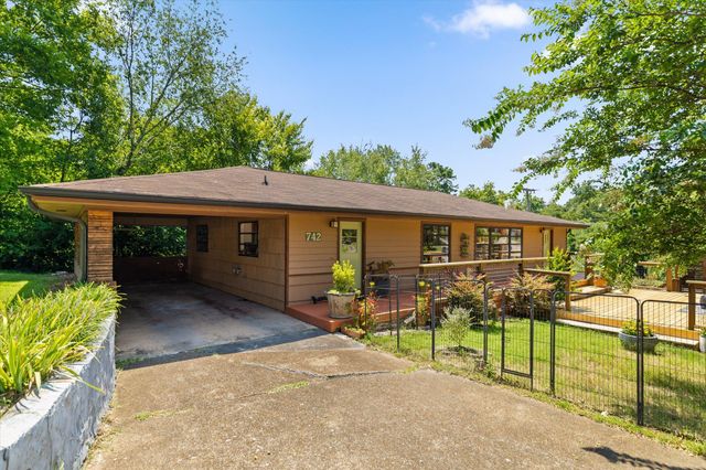 742 S Germantown Circle, Chattanooga, TN 37412