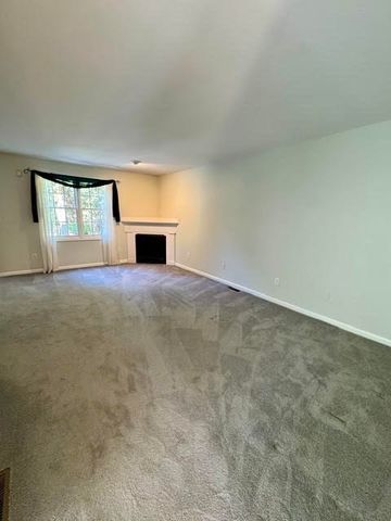 13 Waltham Dr 13, Plainville, MA 02762