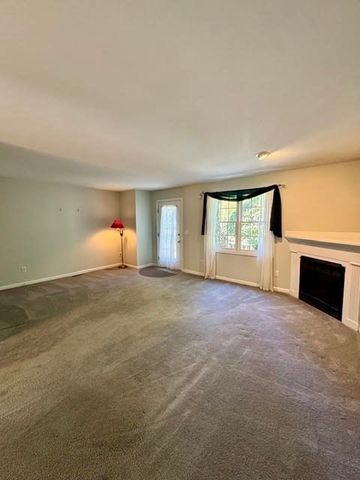 13 Waltham Dr 13, Plainville, MA 02762