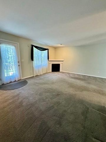 13 Waltham Dr 13, Plainville, MA 02762