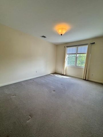 13 Waltham Dr 13, Plainville, MA 02762