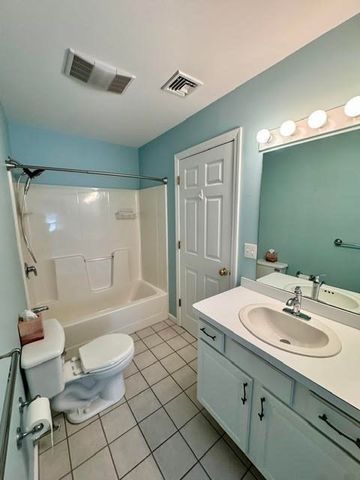 13 Waltham Dr 13, Plainville, MA 02762