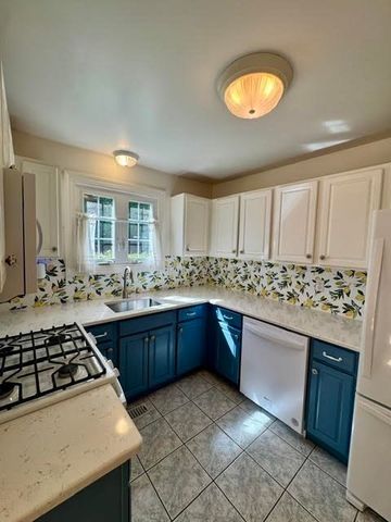 13 Waltham Dr 13, Plainville, MA 02762
