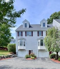 13 Waltham Dr 13, Plainville, MA 02762