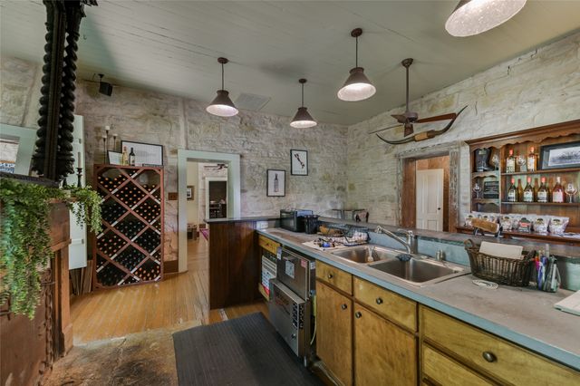 802 S Austin Street, Comanche, TX 76442