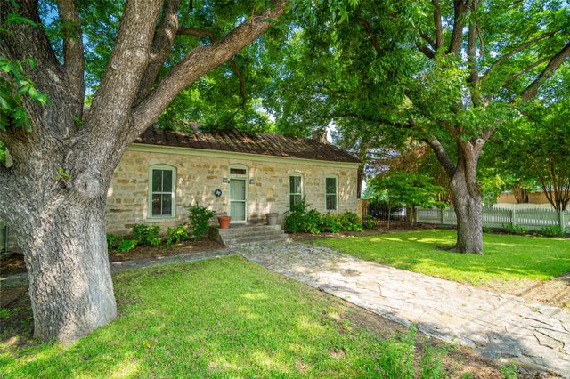 802 S Austin Street, Comanche, TX 76442