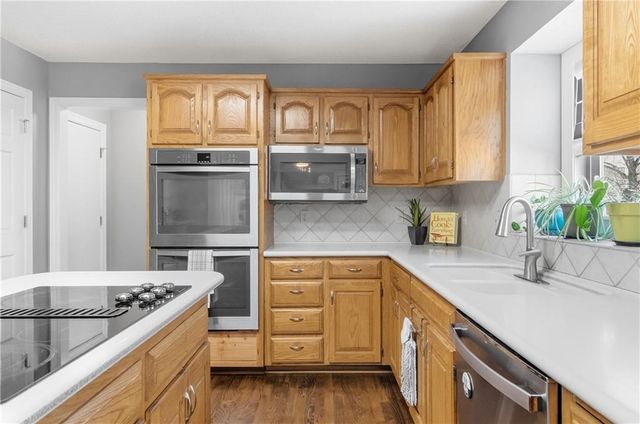 1246 E Meadow Lane, Olathe, KS 66062